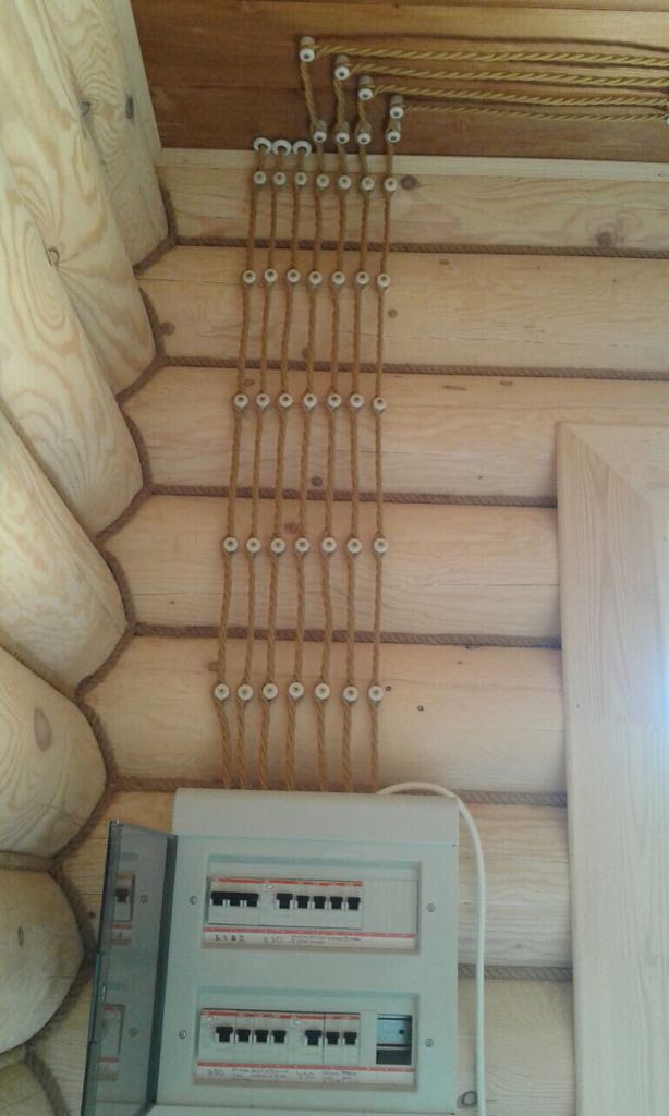 Открытая проводка в деревянном доме - заказать в компании с гарантией недорого в Москве